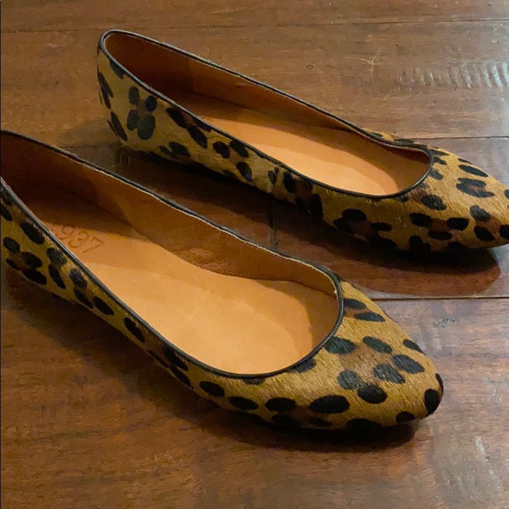 Leopard print flats - near perfect condition